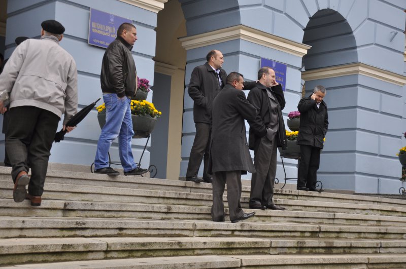 Телефонних 'жартівників', через яких з Чернівецької міської ради евакуювали 136 людей, затримали