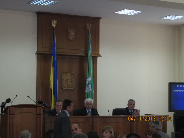 Депутати Чернівецької обласної ради не знали для чого самі себе скликали на позачергову сесію? 