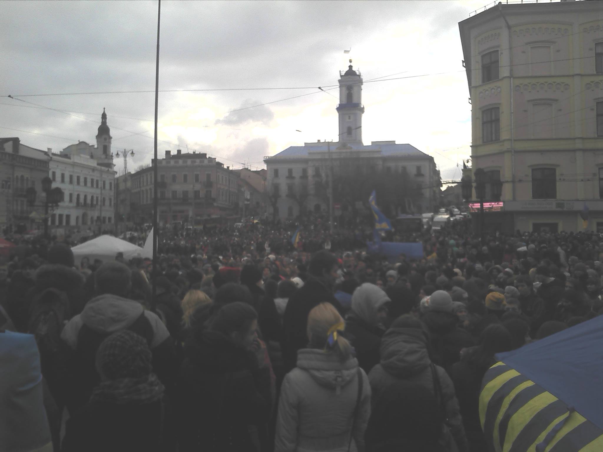 У Львові ситуація простіша, там мер підтримав мітингувальників. У Чернівцях наш мер не з нами