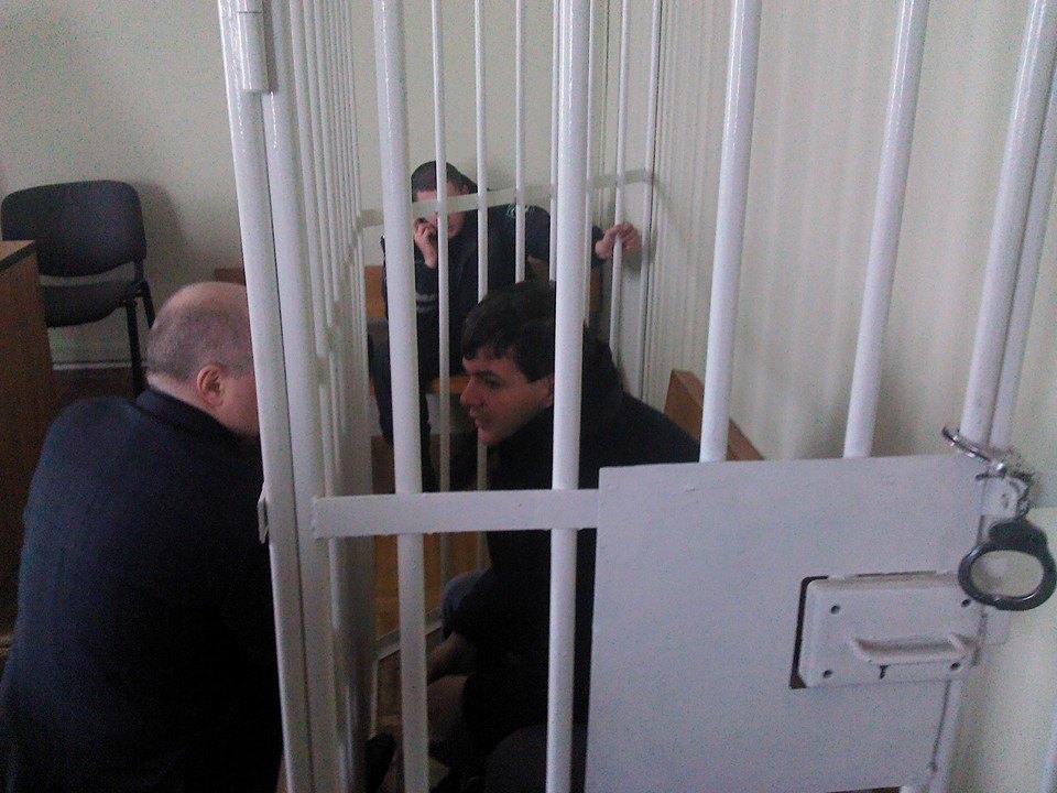 У Чернівцях вимагають випустити на свободу  Володимира Карагяура, якого вже звинувачують у побитті міліціонерів (оновлено)