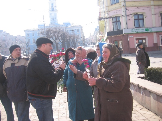 Партійці обласної «Батьківщини» надіслали Юлії Тимошенко понад 800 вітальних листівок в Качанівську колонію