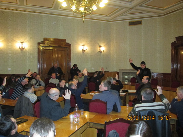 Народна Рада Чернівецької обласної ради не хоче мати справу з заплямованим мільярдером, тому підтримала Тимошенко