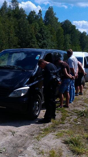  Співробітники УСБУ в Чернівецькій області затримали групу осіб, які намагались переправити нелегалів через держкордон