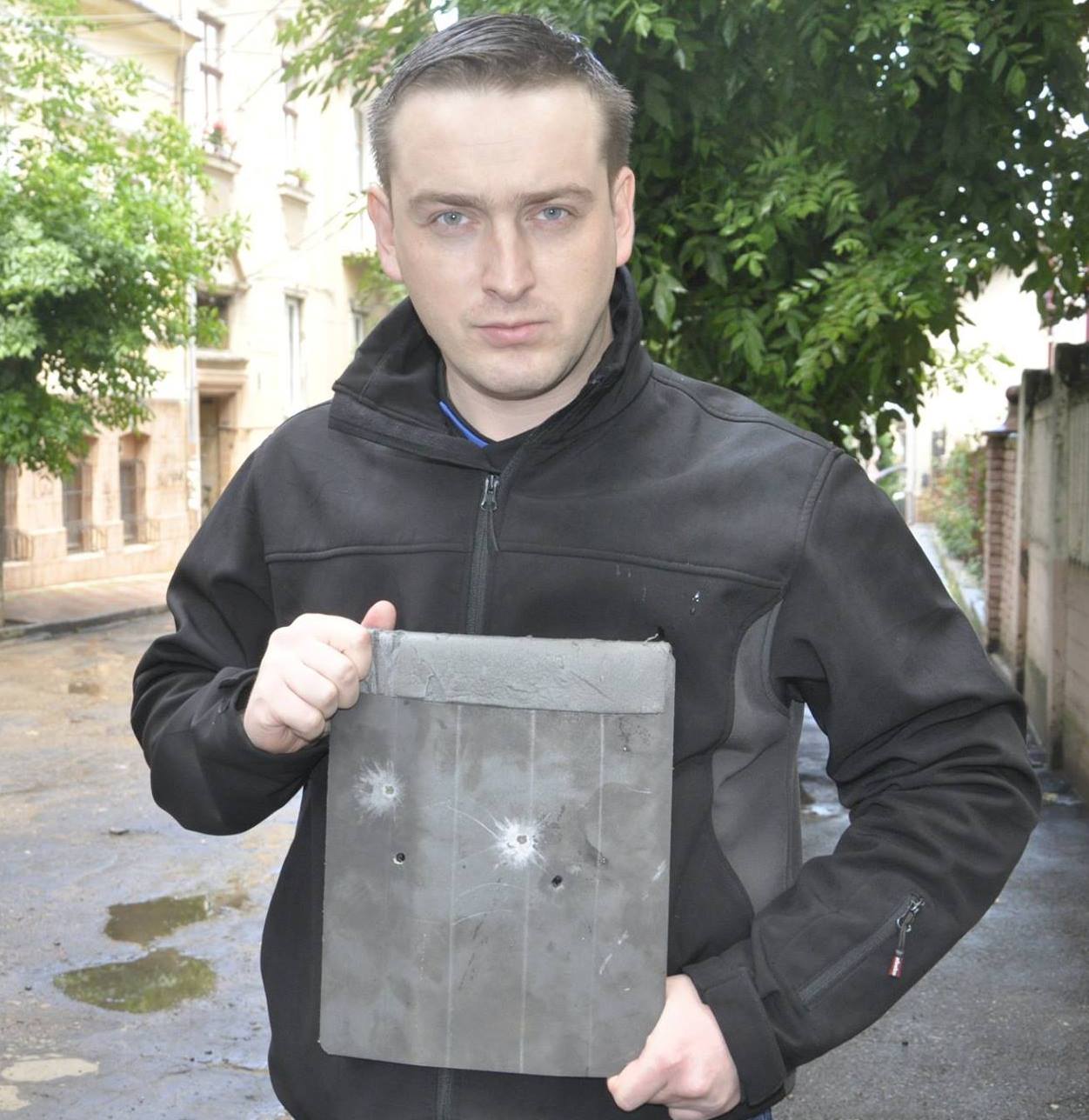 Депутат Чернівецької міської ради пропонує, щоб бронежилети випробовували на чиновниках, які їх закуповують