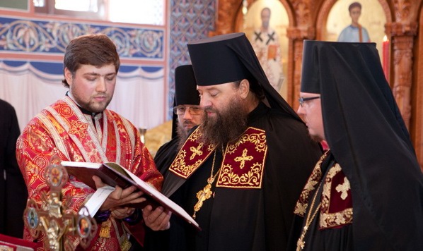 Єпископ з Буковини знову взявся за старе: назвав керівників країни 'проклятими' і 'слугами сатани'