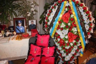 Чернівчани провели в останню путь Віктора Ретькіна, який загинув 1 листопада на Луганщині