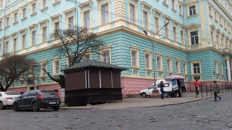 Чернівецькі депутати ще до обрання Каспрука мером дозволили встановлення скандального кіоску