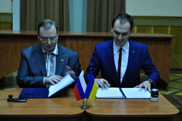 В Чернівцях підписали Угоду між українським та російським інститутами