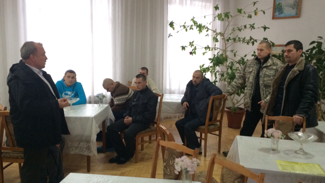 Чернівецька «Батьківщина» відвідала поранених бійців у військовому госпіталі
