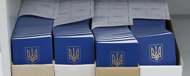Неправда про біометричні паспорти, або Як підставили міністра Авакова (+P.S.: Для буковинських власників кількох паспортів)