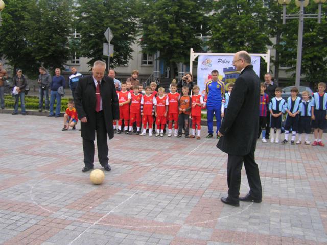 Михайлішина не беруть грати з мерами в футбол, зате він сподівається, що на матч «Буковини» з «Севастополем» приїде Коломойський 