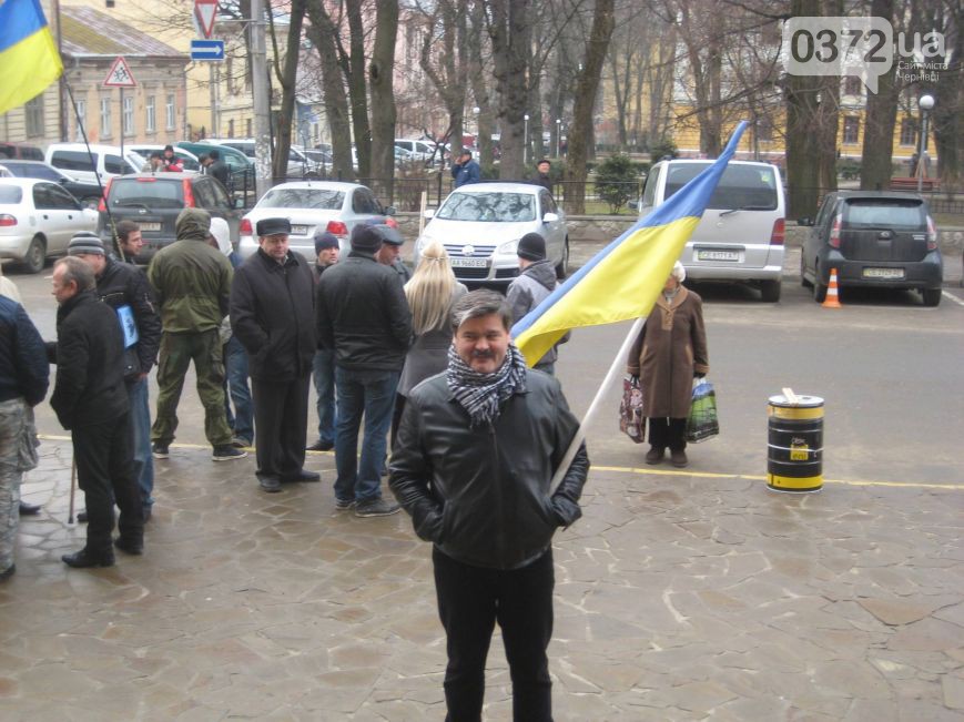 Пікет під СБУ в Чернівцях: одні воюють за Україну, інші за посади? (ФОТОВІДЕОФАКТ) 
