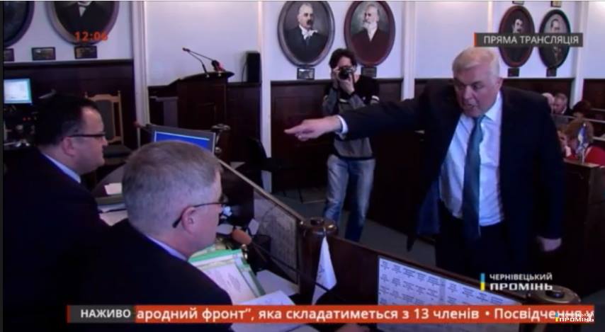 Як ламали мікрофони на сесії Чернівецької міської ради