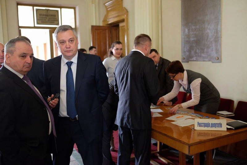 Депутати Чернівецької облради втекли з сесії, як за часів Папієва-Галиця (+коментар Михайла Павлюка)