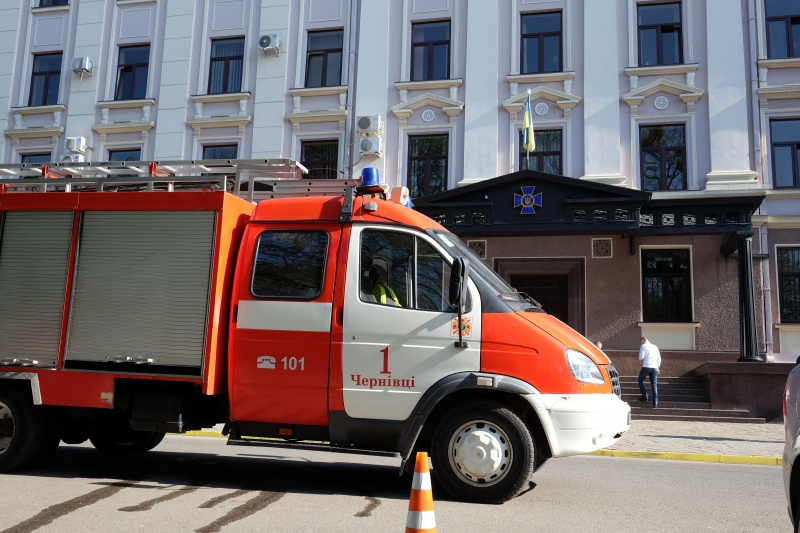 У Чернівцях повідомили про замінування будівлі СБУ (оновлено о 10.38+ФОТО)