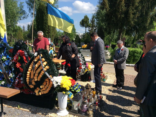 Народний депутат від Буковини пропонує розробити типовий проект надгробного пам'ятника загиблим Герям АТО 