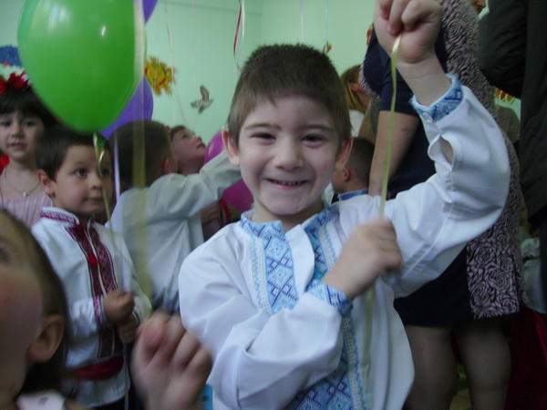 «Батьківщинівці» Буковини привітали зі Святом останнього дзвоника усіх школярів і дітей учасників АТО
