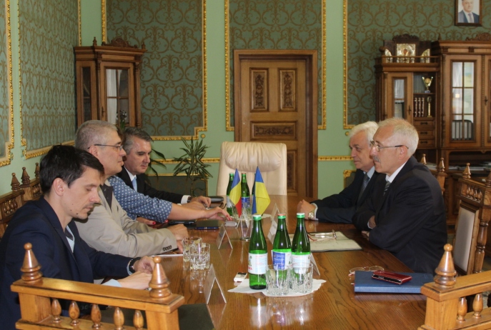 Посол Румунії ще раз підтвердив у Чернівцях, що його країна за незалежну, єдину і неподільну Україну 