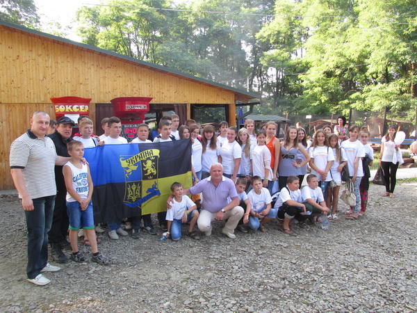Позивний «Станиця» у Чернівцях: активісти організували святкову програму для дітей з Луганщини