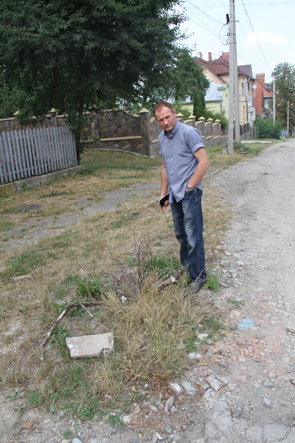 Після критичних закидів Юрійчука про жахливий стан вулиці Щербанюка Каспрук  почав її ремонтувати  (+фоторепортаж)