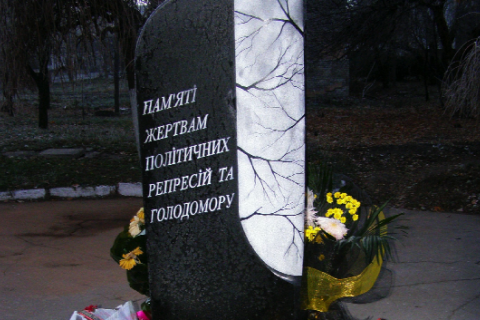 Після барельєфа Стусу  бойовики 'ДНР' вирішили знести пам'ятники жертвам Голодомору