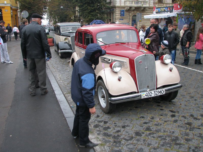 День незалежності у Чернівцях відзначать парадом раритетних транспортних засобів
