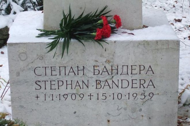 Экс-вице-премьер России посетил могилу Бандеры: опубликовано фото