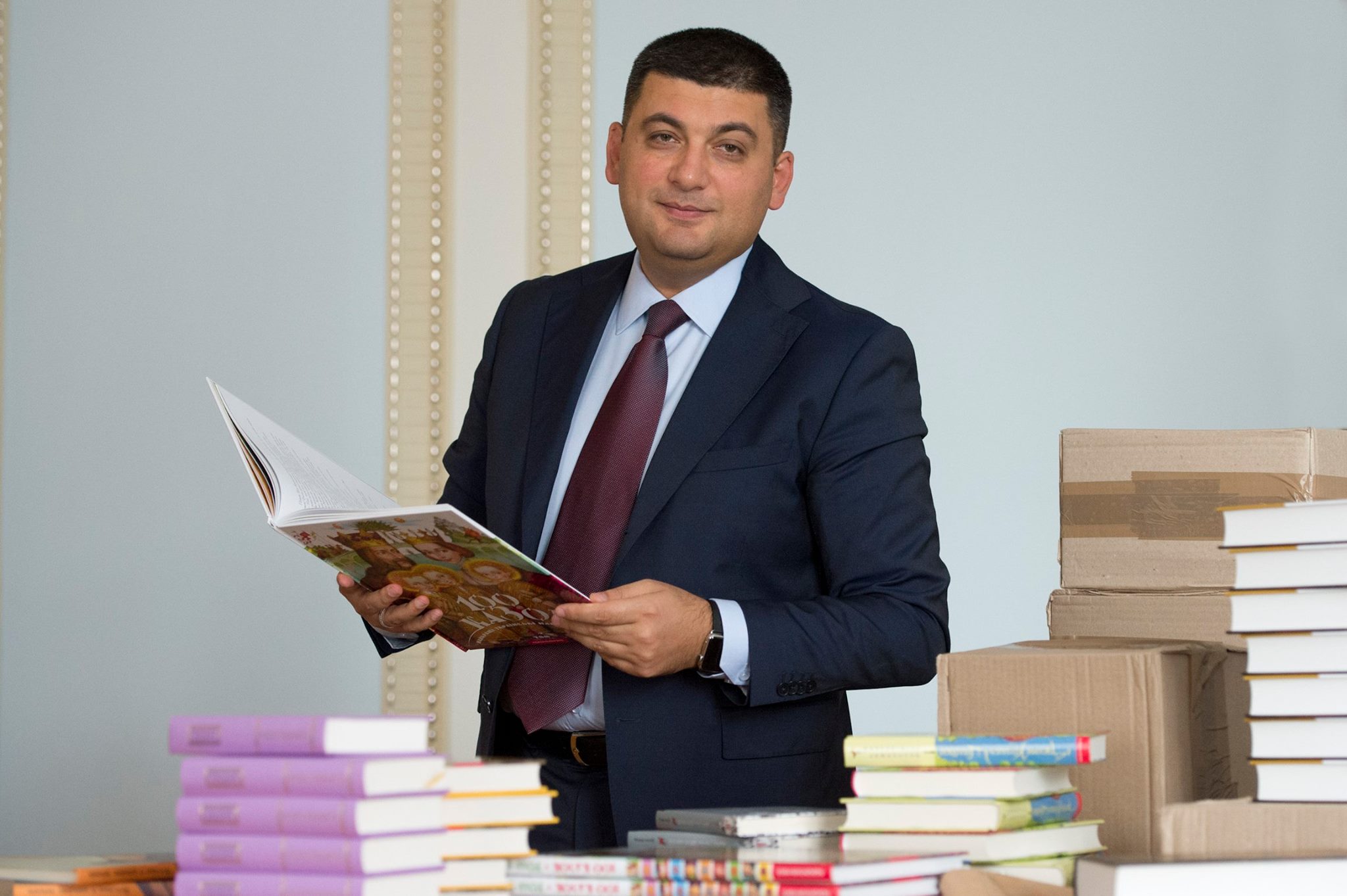 Голова Верховної Ради подарував комплект книг селам Франківщини, які першими об'єдналася у територіальну громаду