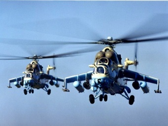 У небі Буковини військові бойові вертольоти