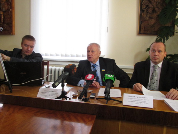 У Чернівцях оприлюднять передвиборчу соціологію кандидатів і партій на місцевих виборах-2015