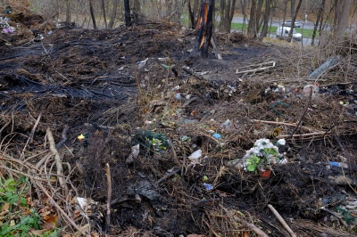 Комунальників, які влаштували пожежу на кладовищі у Чернівцях, оштрафують