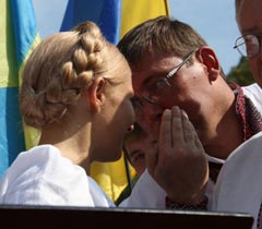Тимошенко й Луценко увійшли до першої п’ятірки виборчого списку опозиції