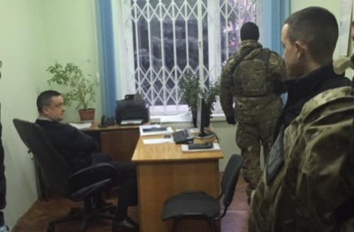 Депутат міськради розповів подробиці затримання двох податківців у Чернівцях