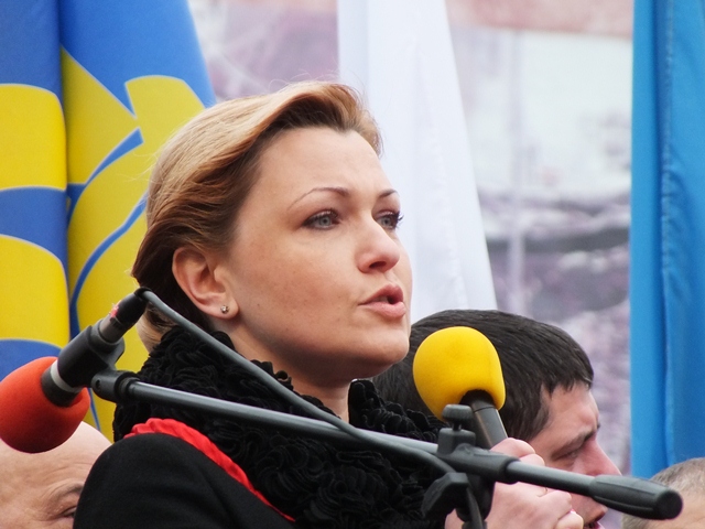 Нардеп Продан виводить людей на вулиці проти податкового кодексу, який забирає арештовані статки Януковича та його оточення