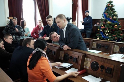 У Чернівцях депутати міськради висловили недовіру Яценюку