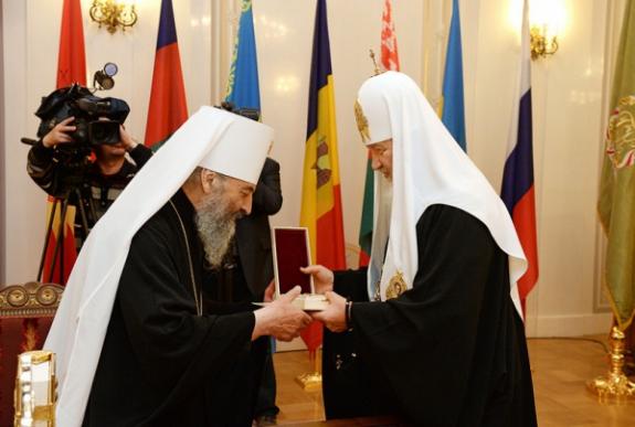 Патриарх Кирилл говорит о проблемах Украины в стиле российского телевидения, а митрополит Онуфрий просто молчит, - эксперт
