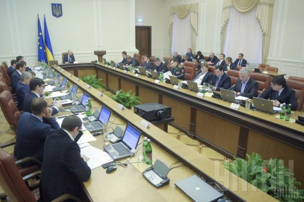Колишні регіонали з ОПОблоку і депутати від Блоку Петра Порошенка об'єдналися  проти Уряду: Кремль - аплодує, гривна б'є антирекорди 