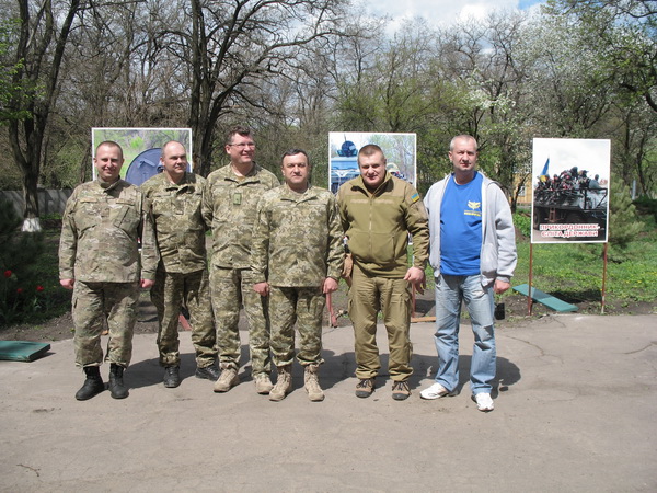 Представники ВГО 'Ніхто Крім Нас' в Чернівецькій області доставили вантаж для військових на Схід (фоторепортаж)