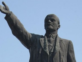 Пам’ятник Леніну у селі на Хотинщині потрібно негайно знести, - заступник голови Чернівецької облради