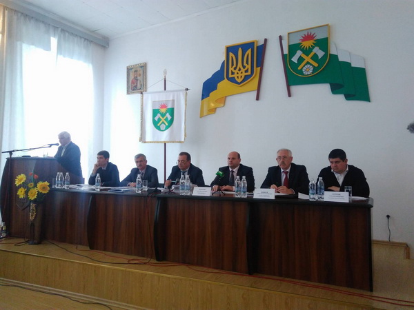 Голова Чернівецької обласної ради запевняє, що перспективний план формування територій громад Буковини підписували на колінах в кабінетах