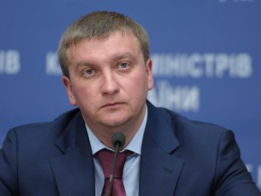 Павло Петренко  - один з двох міністрів з Буковини, які залишилися в уряді, виконав більшість своїх обіцянок