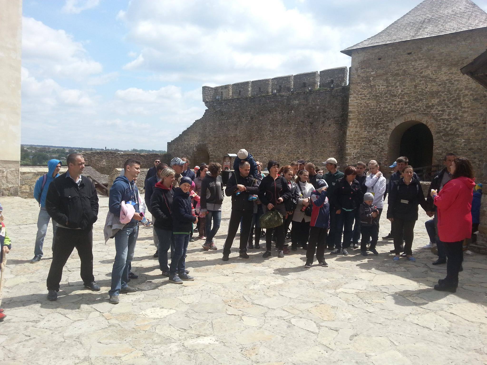 Родини учасників АТО з Глибоцького і Новоселицького районів відвідали Хотинську фортецю