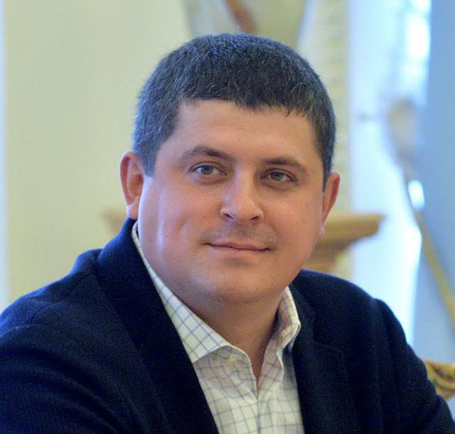 Максим Бурбак закликав депутатів підтримати День вишиванки