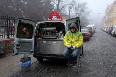 Чотирнадцять кавомобілів працюватимуть у Чернівцях. За продаж кави на вулиці Гакмана - 13 тисяч гривень у місяць
