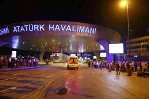 У теракті в аеропорті Стамбула, за новими даними, загинули 36 людей, в тому числі українка (ВІДЕО)