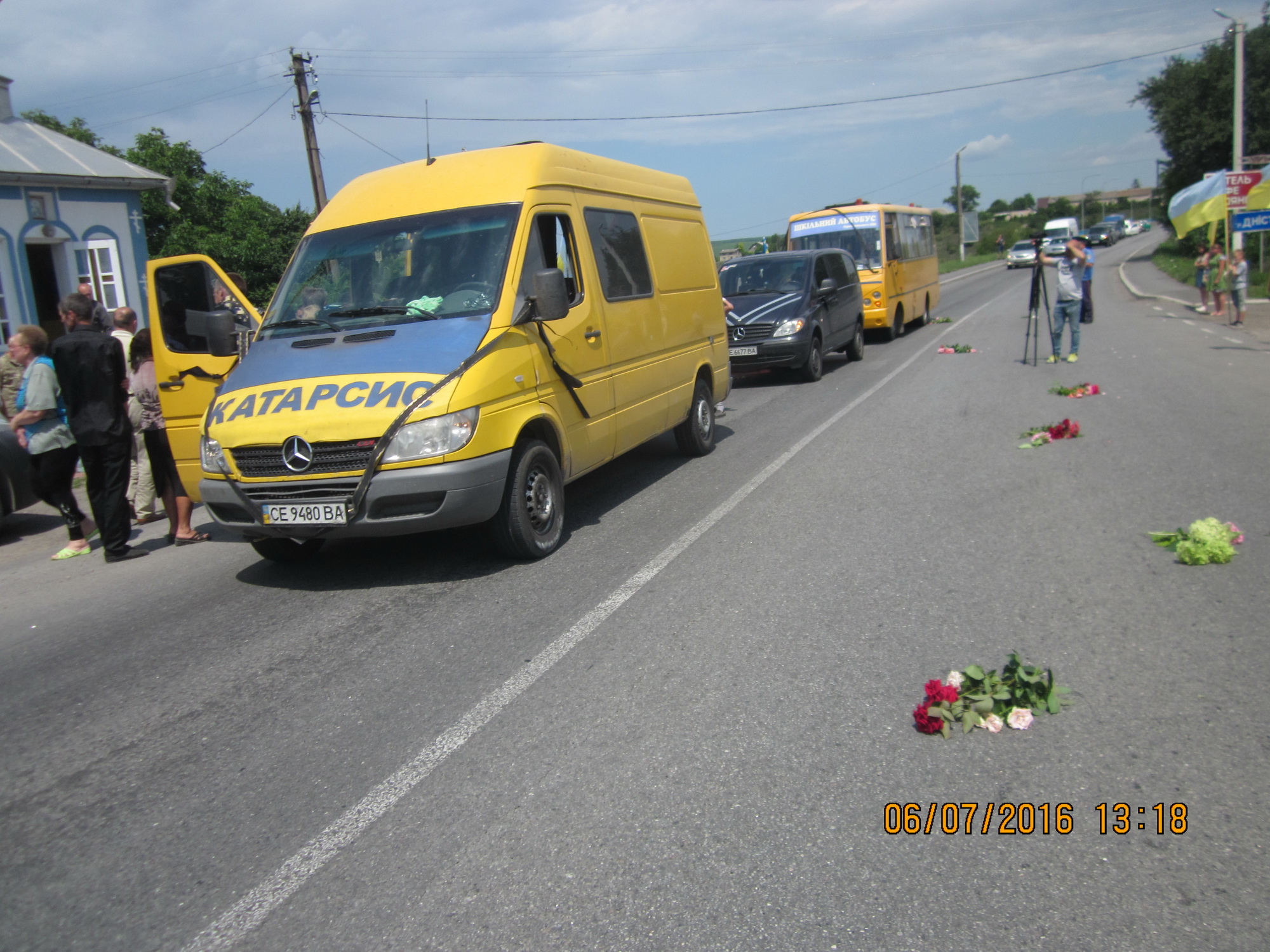 Повернувся додому… На в'їзді в Чернівецьку область квітами зустріли тіло Героя Валерія Ротаря