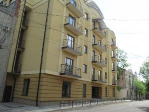 Компанія депутата Чернівецької міськради активно продає квартири в будинку, який досі не здали в експлуатацію