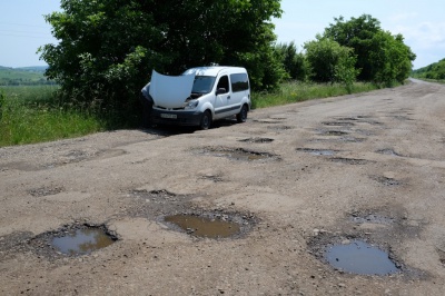 Дорогу Чернівці - Заставна почали ремонтувати: ціна питання понад 45 мільйонів 