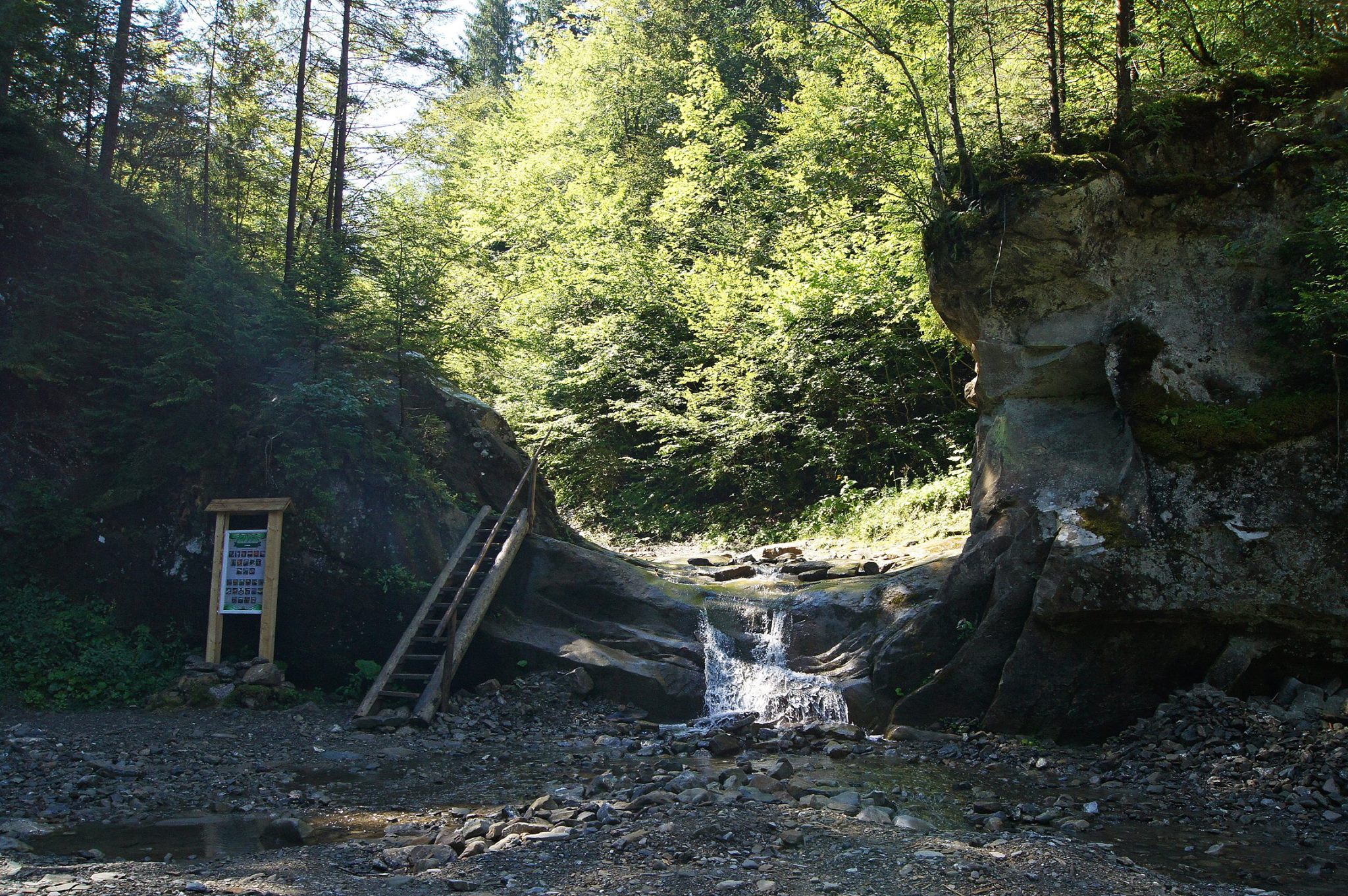 Поки чужі включають Буковинські водоспади у ТОПи найдивовижніших творінь природи, свої їх тупо нишать