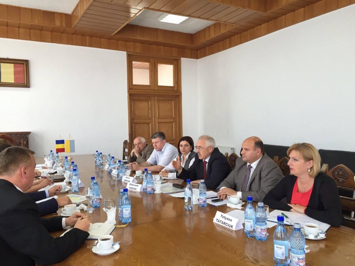 Триває підготовка до спільного засідання депутатів крайових парламентів Чернівецької області та Сучавського повіту Румунії